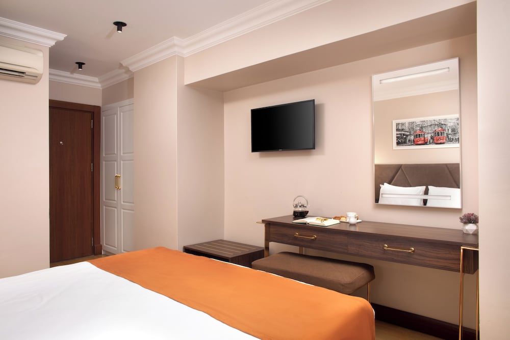COMFORT, DOUBLE OR TWIN BED