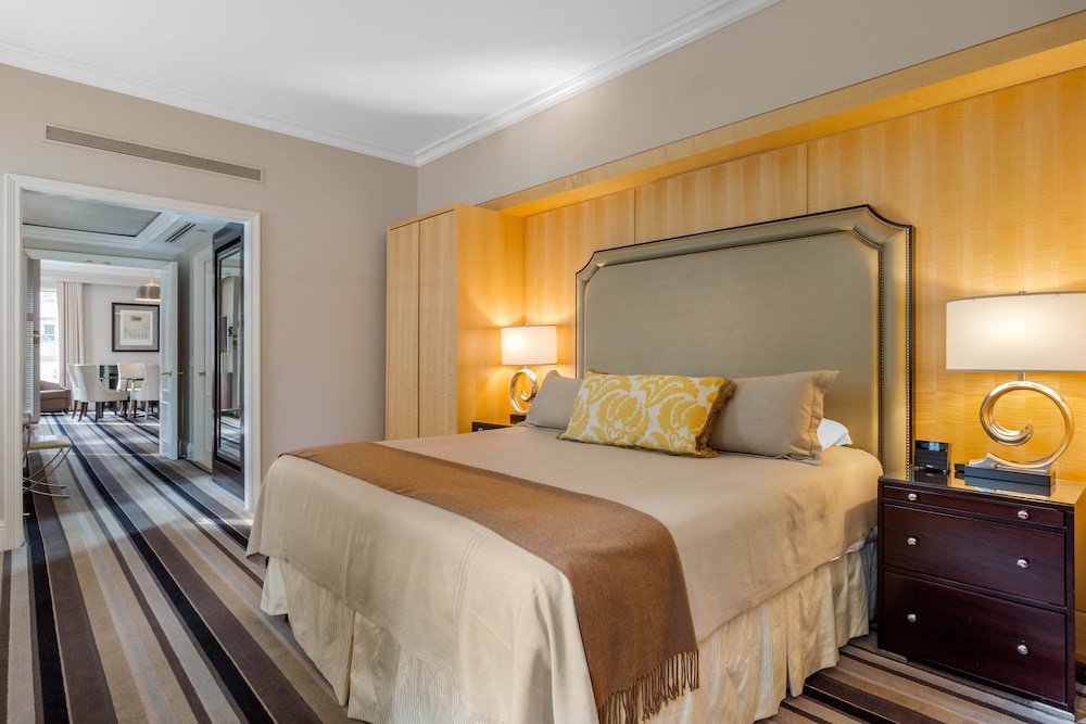 OMNI BERKSHIRE PLACE 21/62
