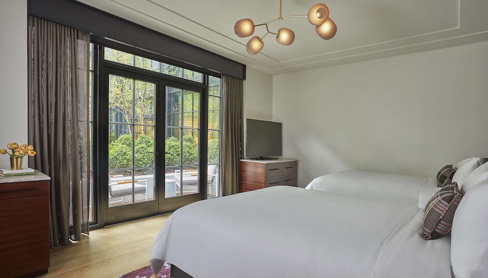 COURTYARD, 2 QUEEN BEDS