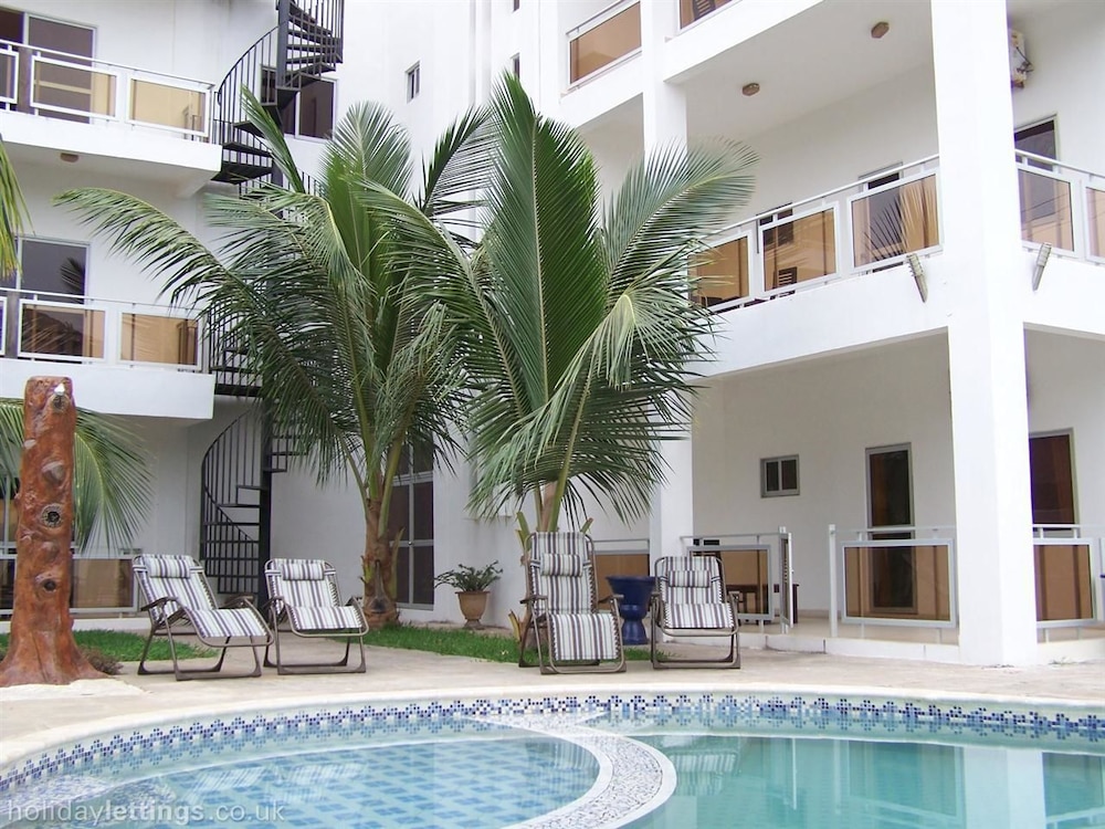 Wavecrest Hotel 1/12