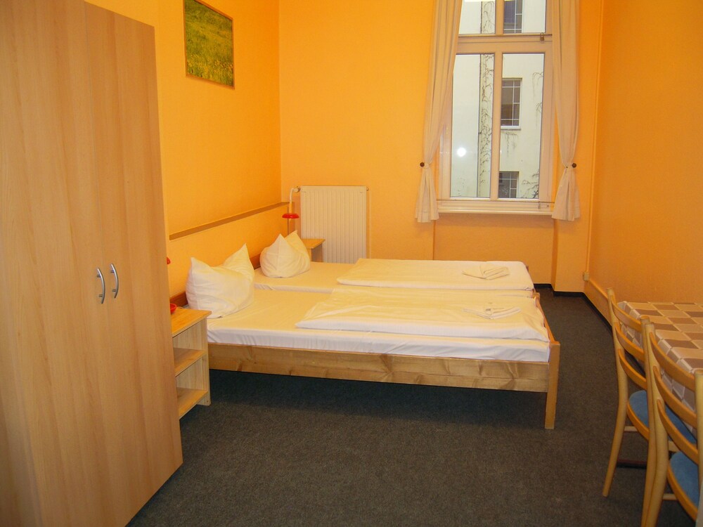 HappyGoLucky Hotel + Hostel 9/52