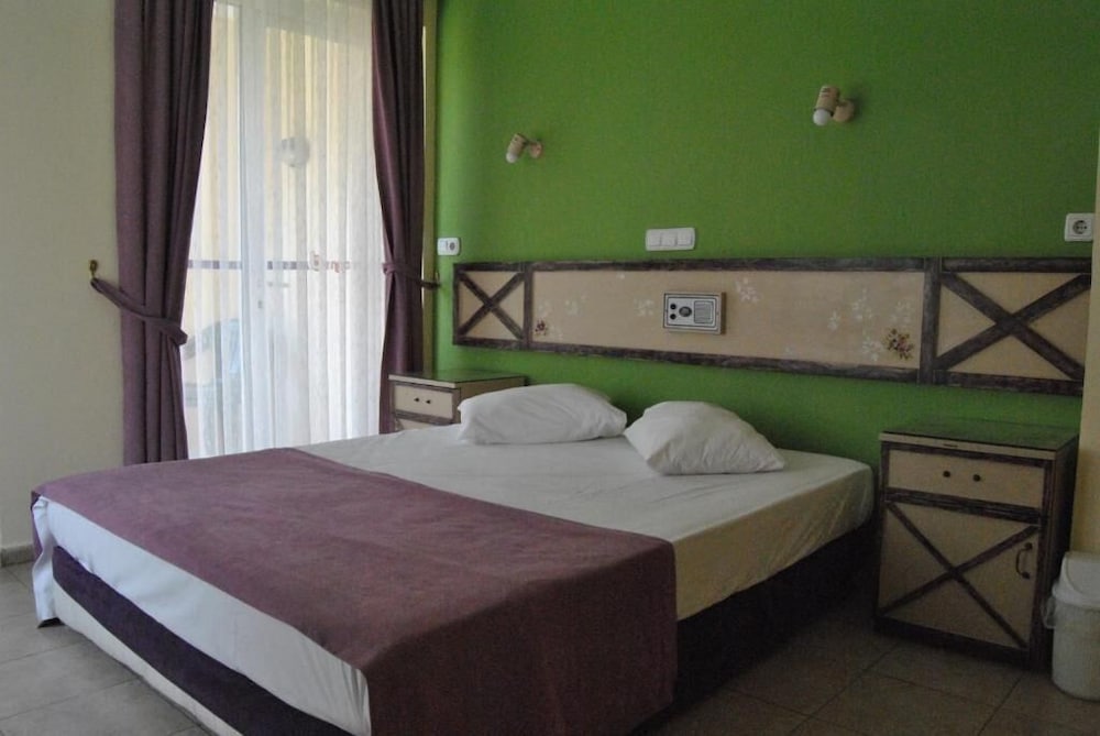 BENNA HOTEL 27/77