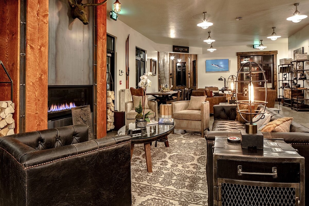 Compass Rose Lodge 17/25