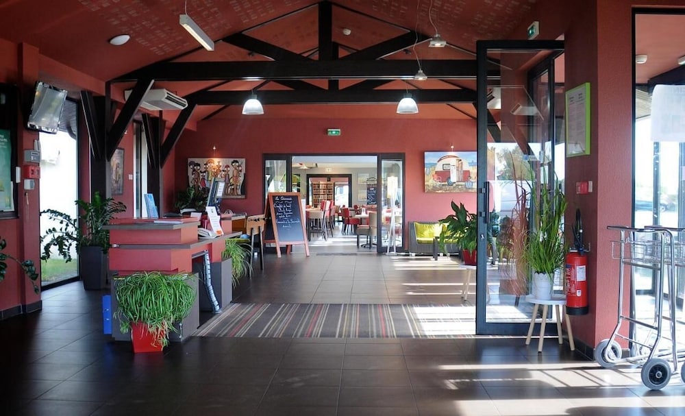 Ibis Styles Segre 8/58