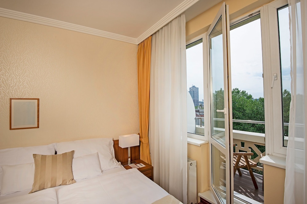 Apollo Hotel Bratislava 24/65