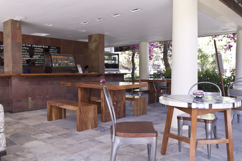 Bluewater Maribago Beach Resort 37/50