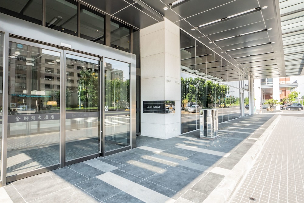 Jin Shi Hu Hotel 30/35