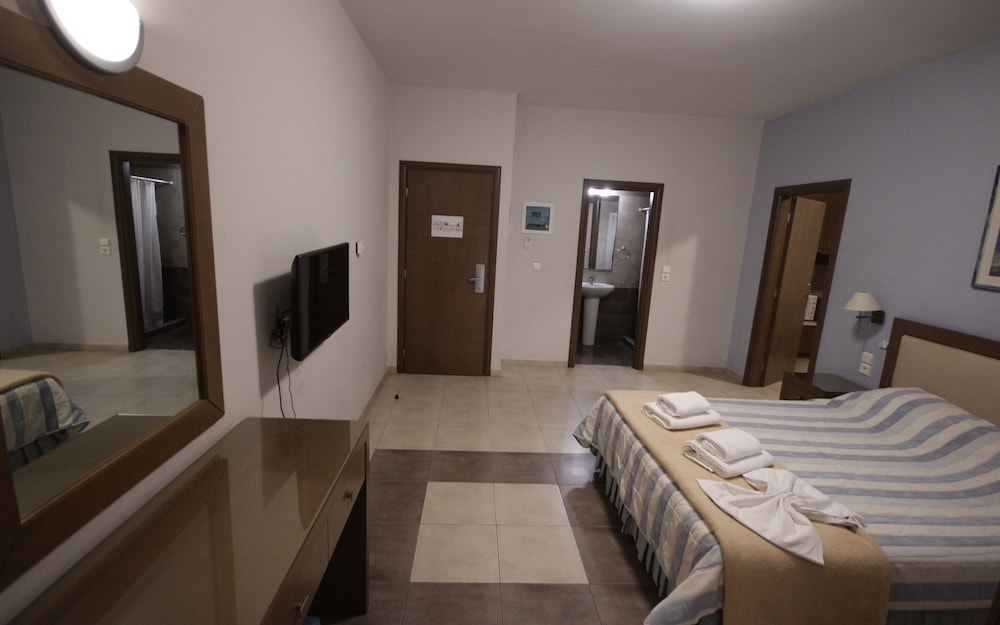 Philoxenia Hotel 30/75