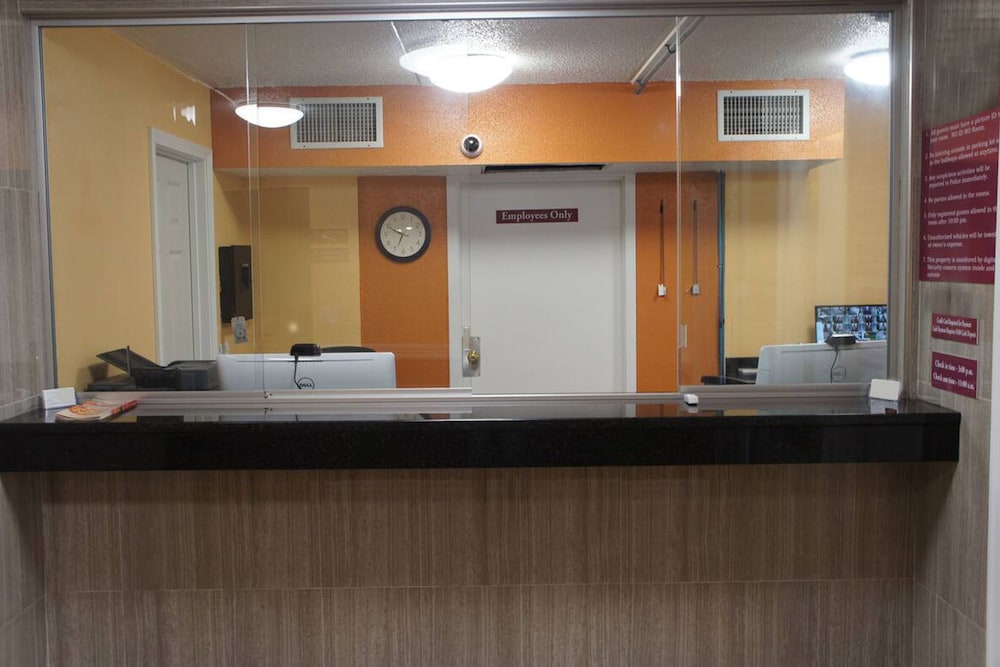 Ember Inn Suites 1/10