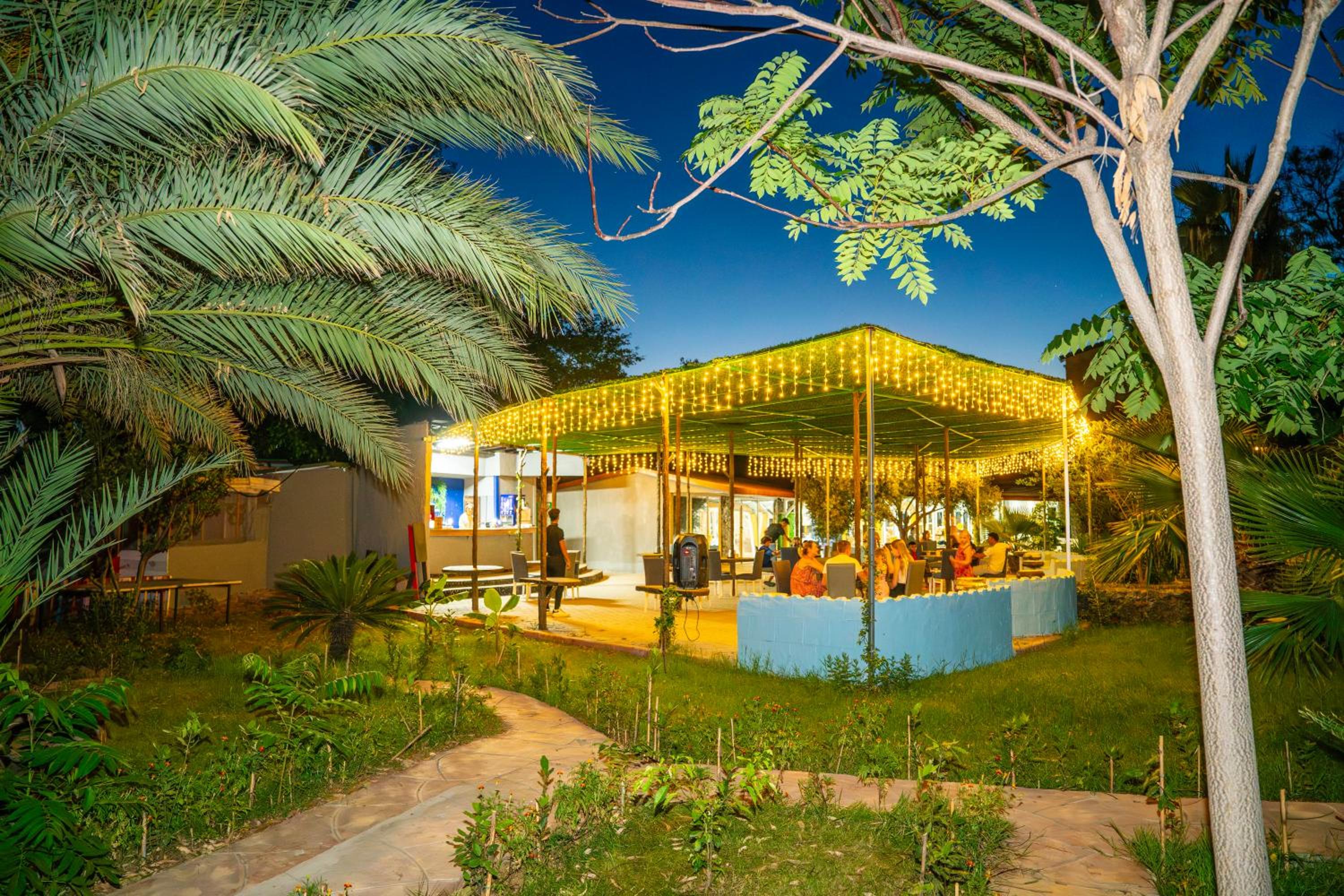 Aperion Beach Hotel 44/46