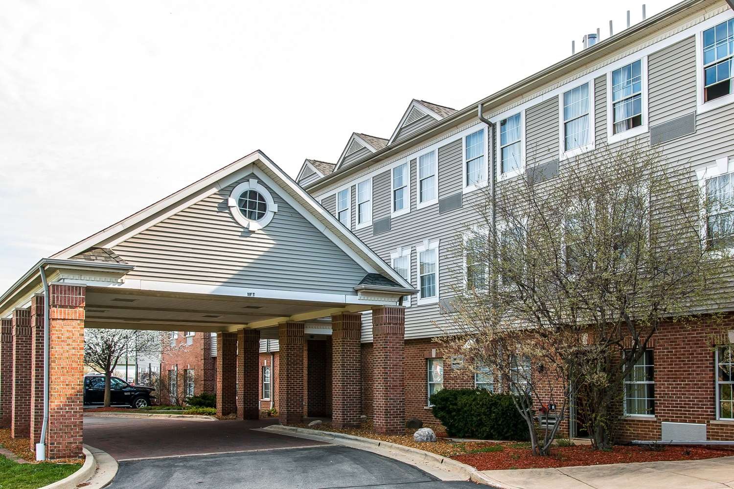 Comfort Inn Chelsea, MI 24/24