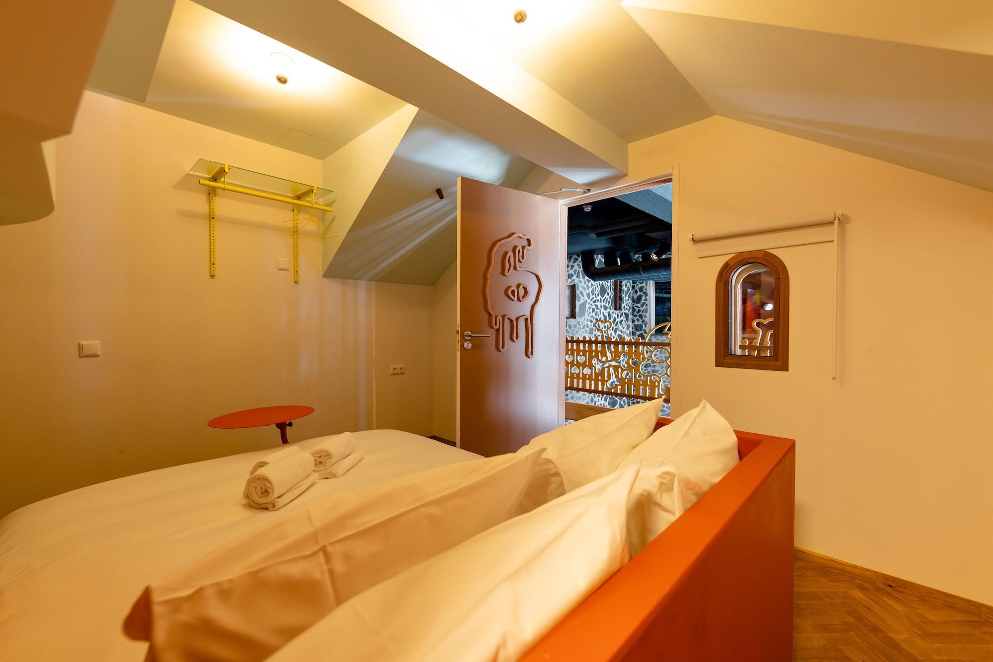 Upstairs، Hotel Not Hotel Rotterdam 3/4