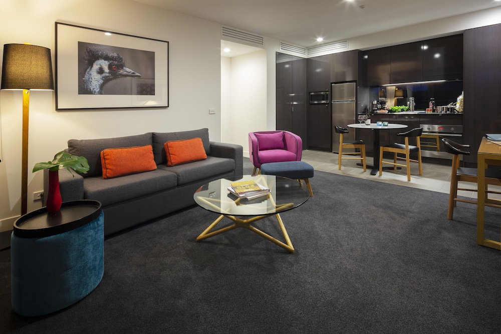 EAST HOTEL 32/60
