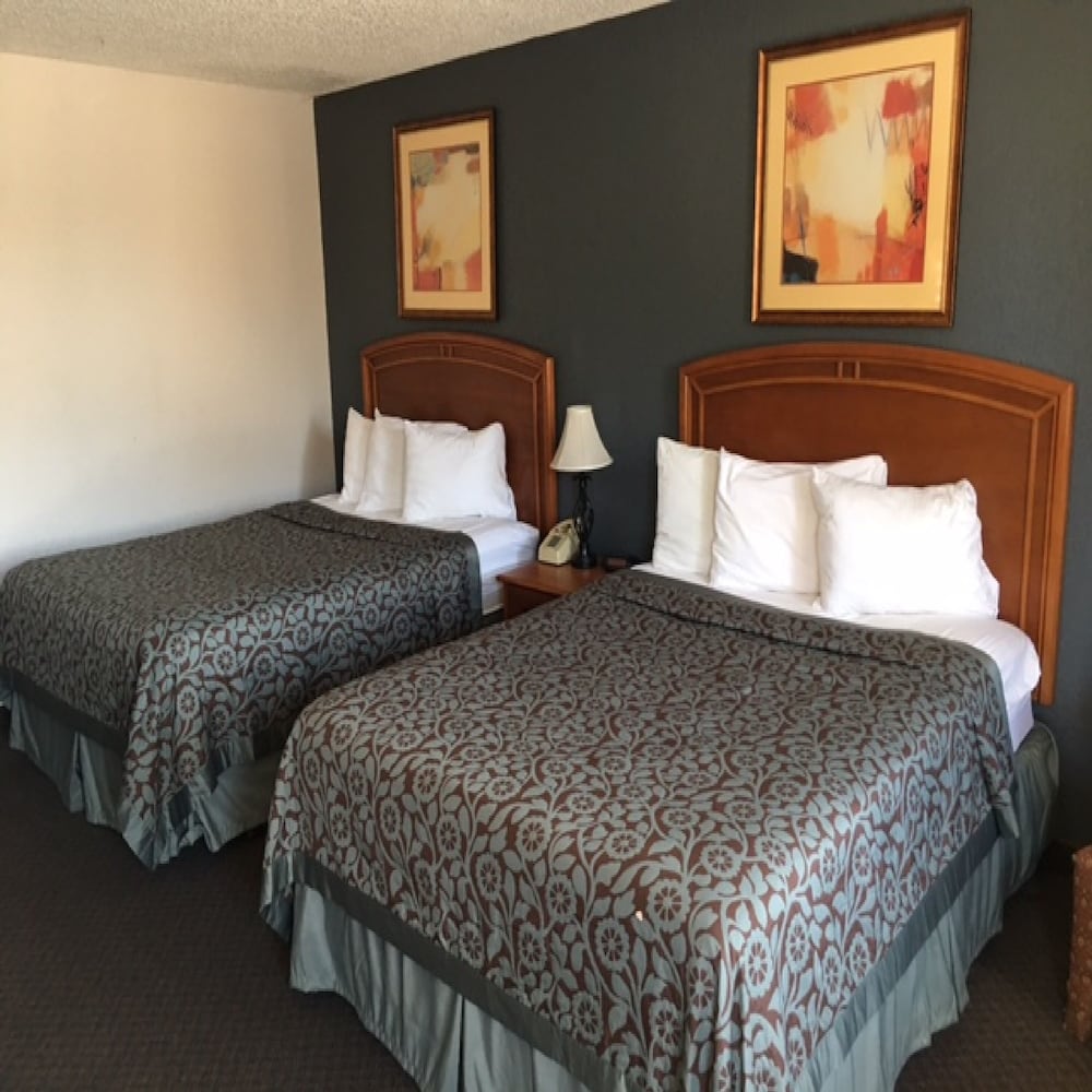 Executive Inn Hebbronville 17/43