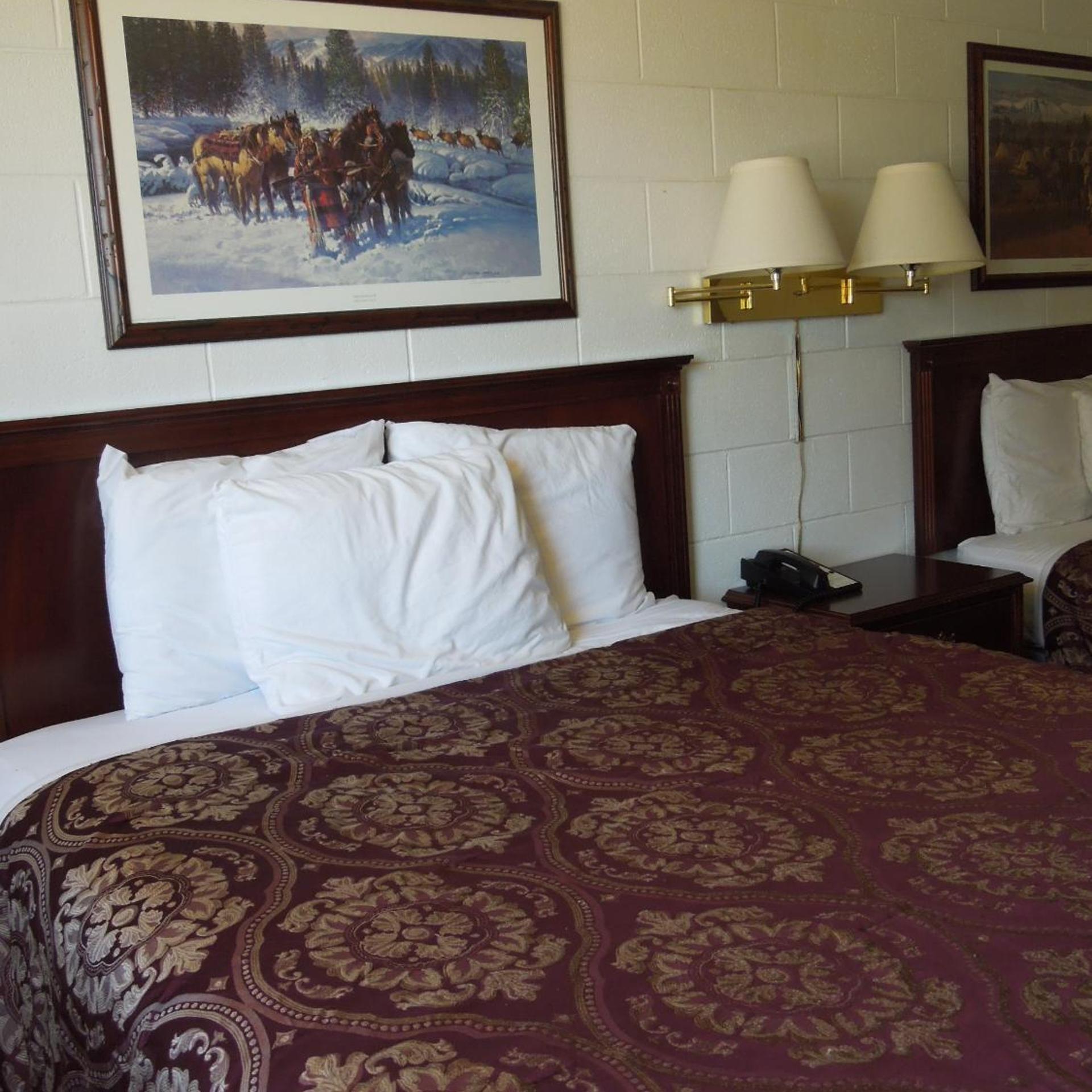 The Pines Motel 19/26