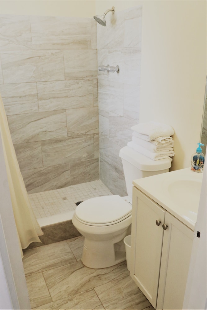 Tiana Beach Inn 46/48