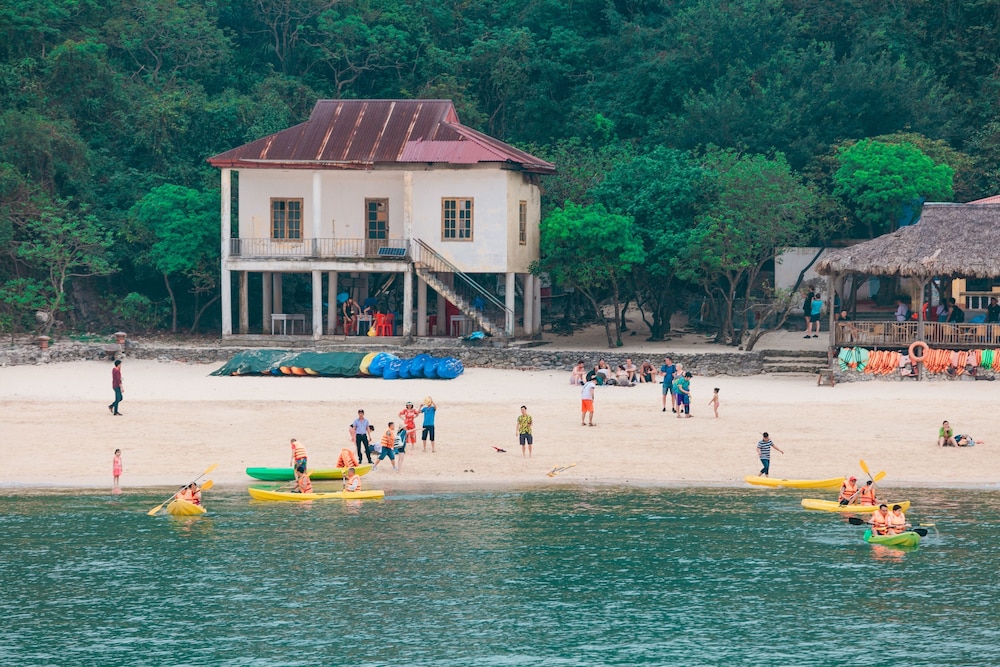 Catba Island Hotel 48/50