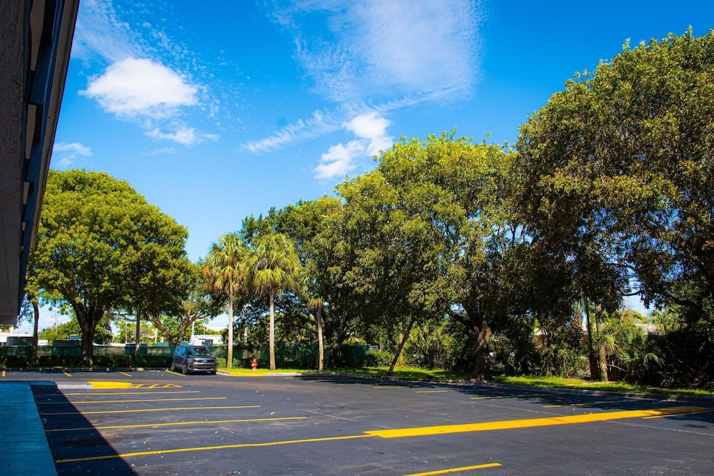 Motel6 Lantana/West Palm Beach, FL 38/60