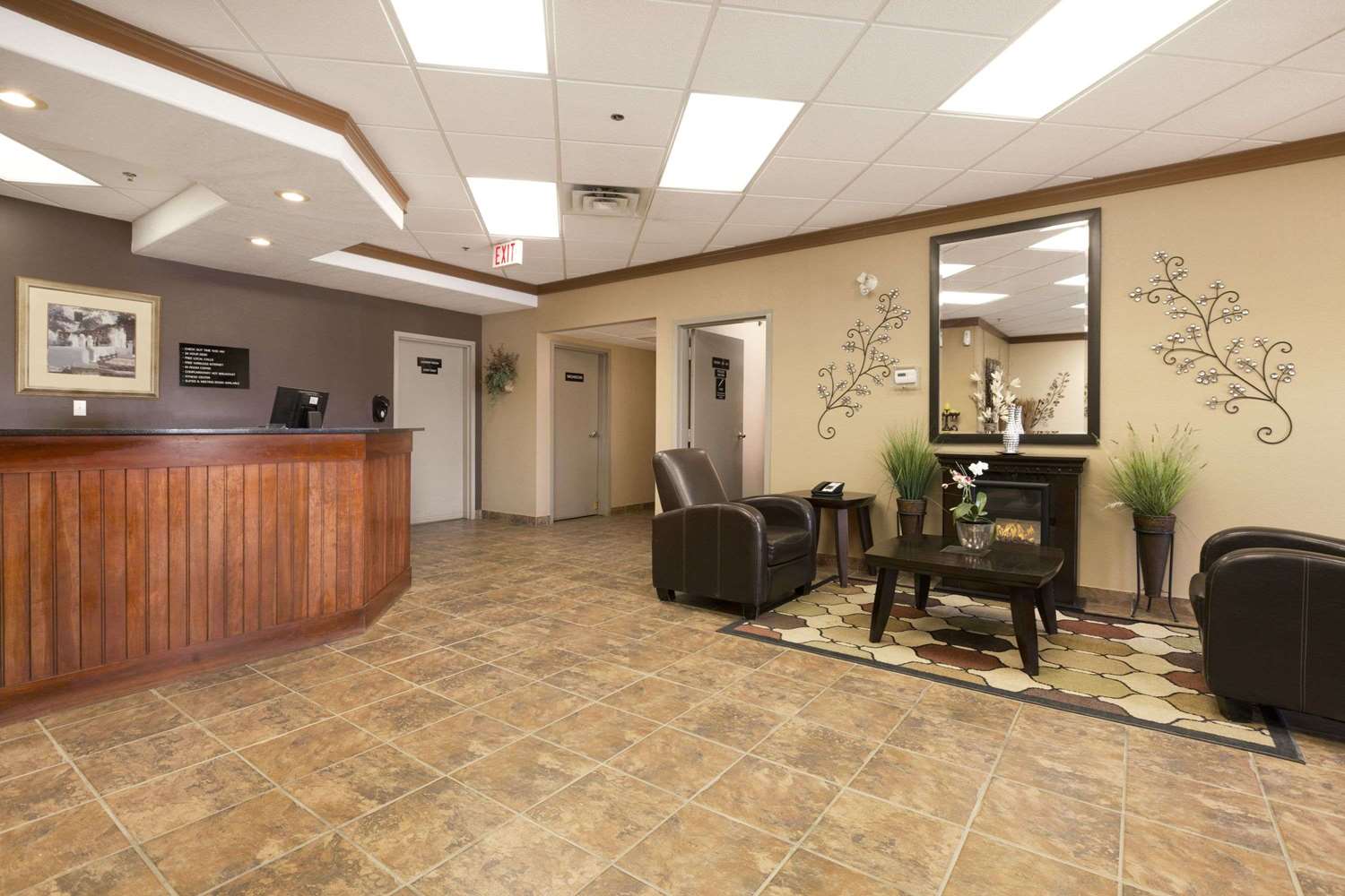 Super 8 By Wyndham Drayton Valley 8/26