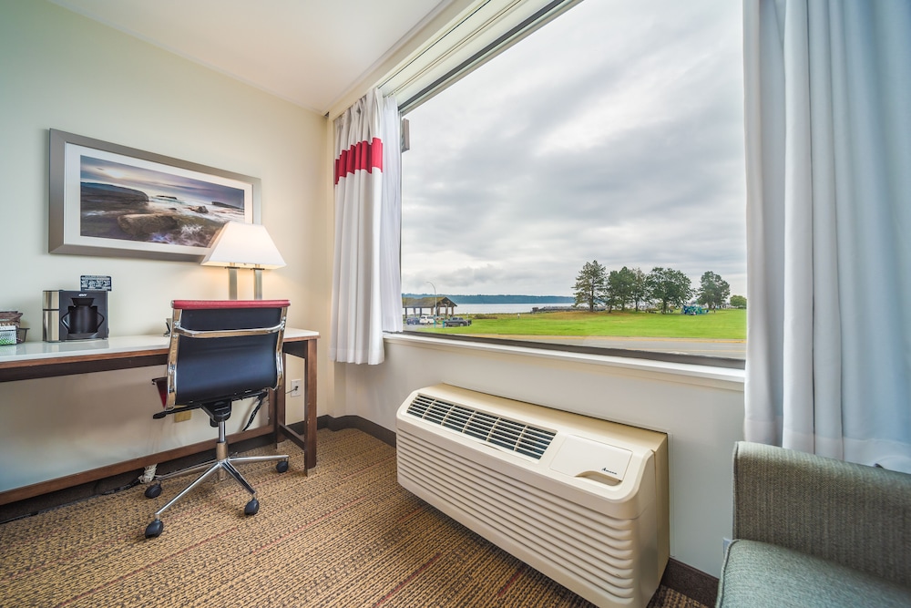 Coast Discovery Inn and Marina 44/50