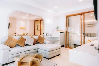 LUXURY, QUADRUPLE