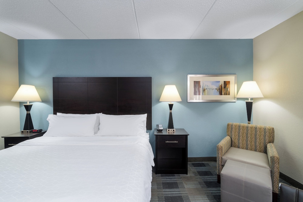 Holiday Inn Express Forsyth 14/42