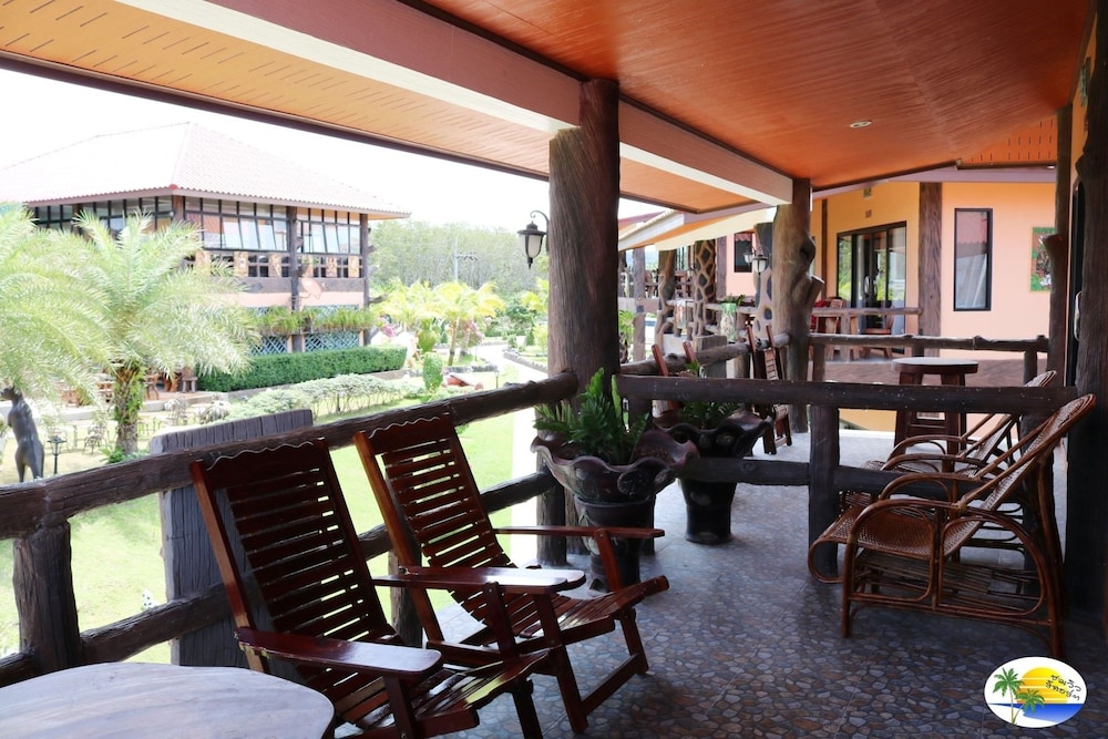 Chomview Resort 66/70