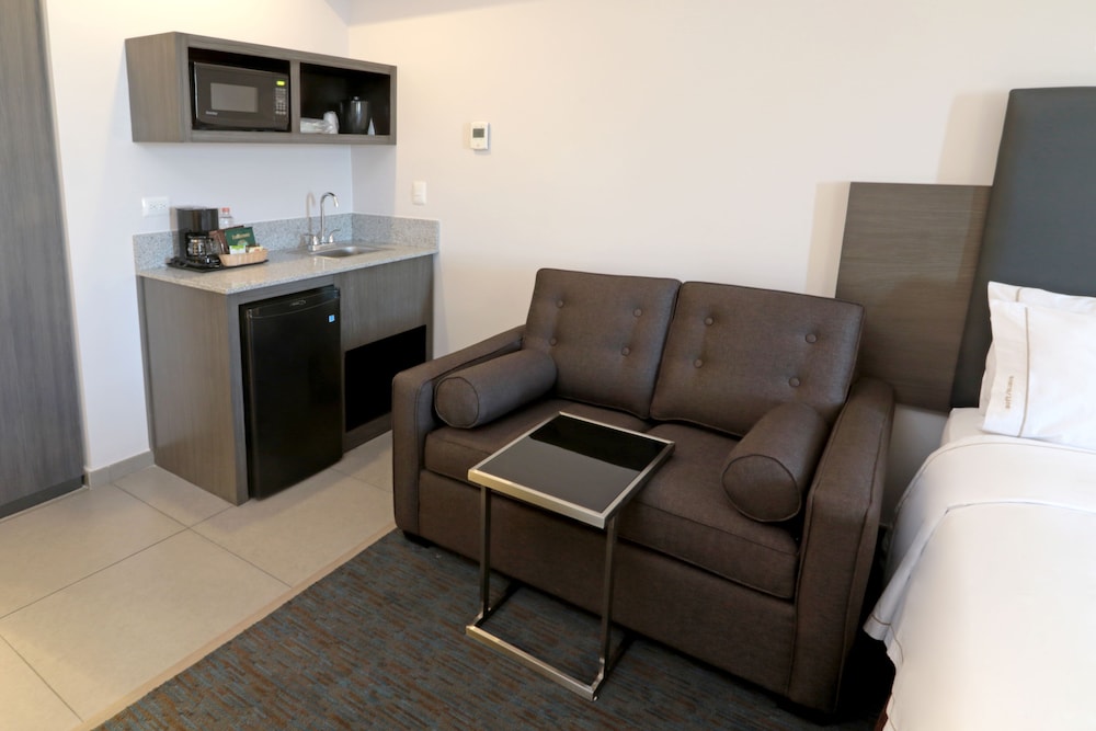 Holiday Inn Express Suites Hermosillo 32/50