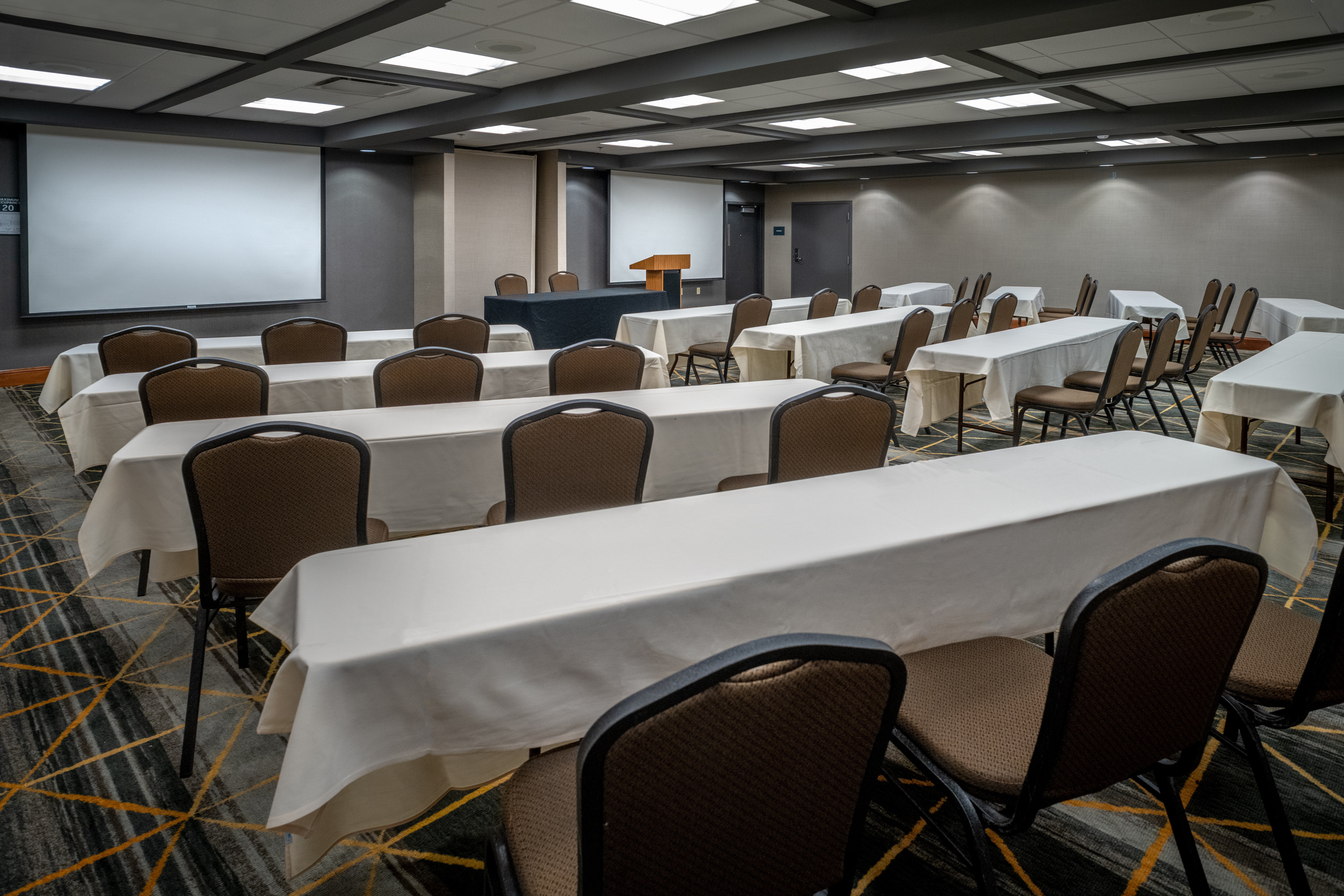 Holiday Inn Hotel & Suites Beckley 54/58