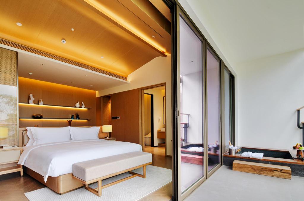 Deluxe, King Bed, Bunk Bed, Expo Park View, Private Pool