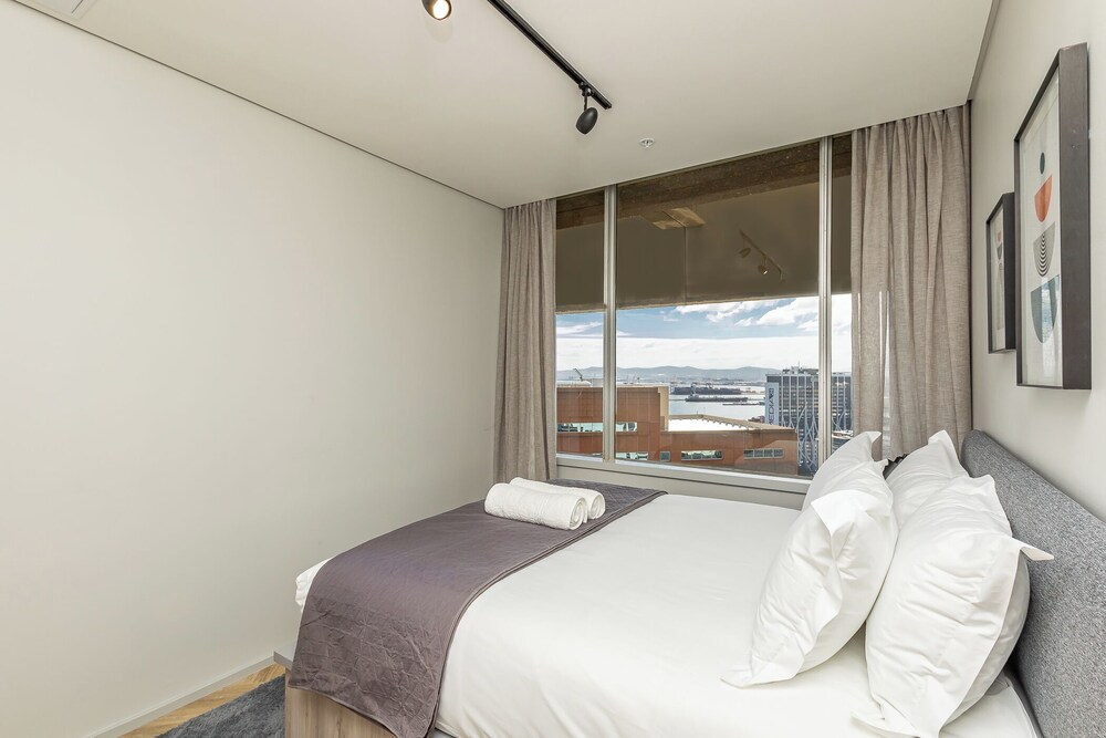 One Thibault Residence 10/48