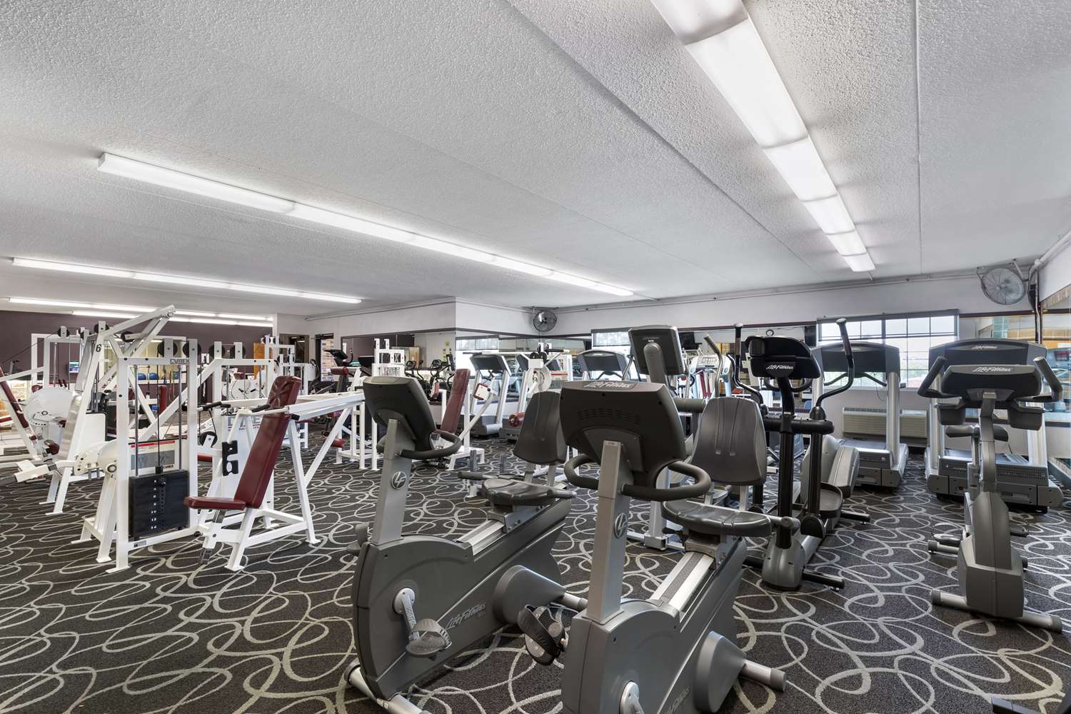 Best Western Plus Longbranch Hotel and Convention Center 15/25