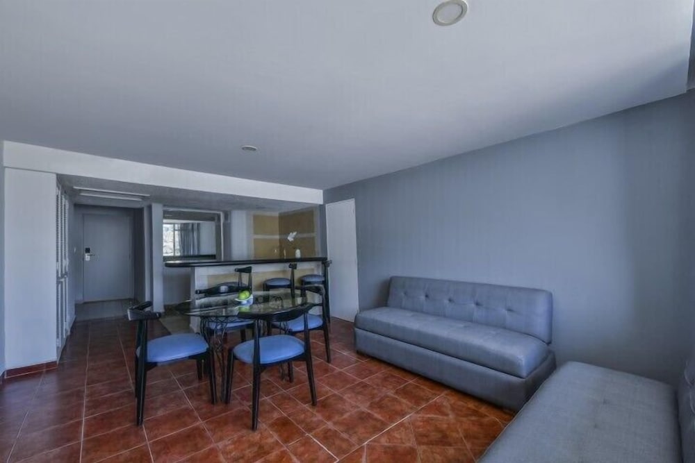 Krystal Beach Acapulco 73/98