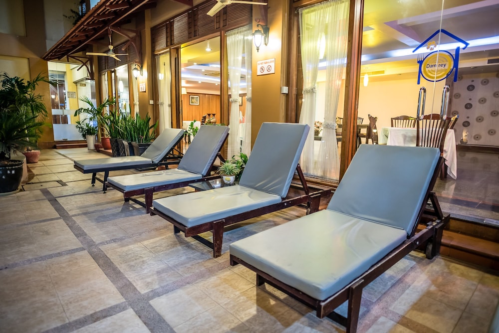 Ohana Phnom Penh Palace Hotel 41/56