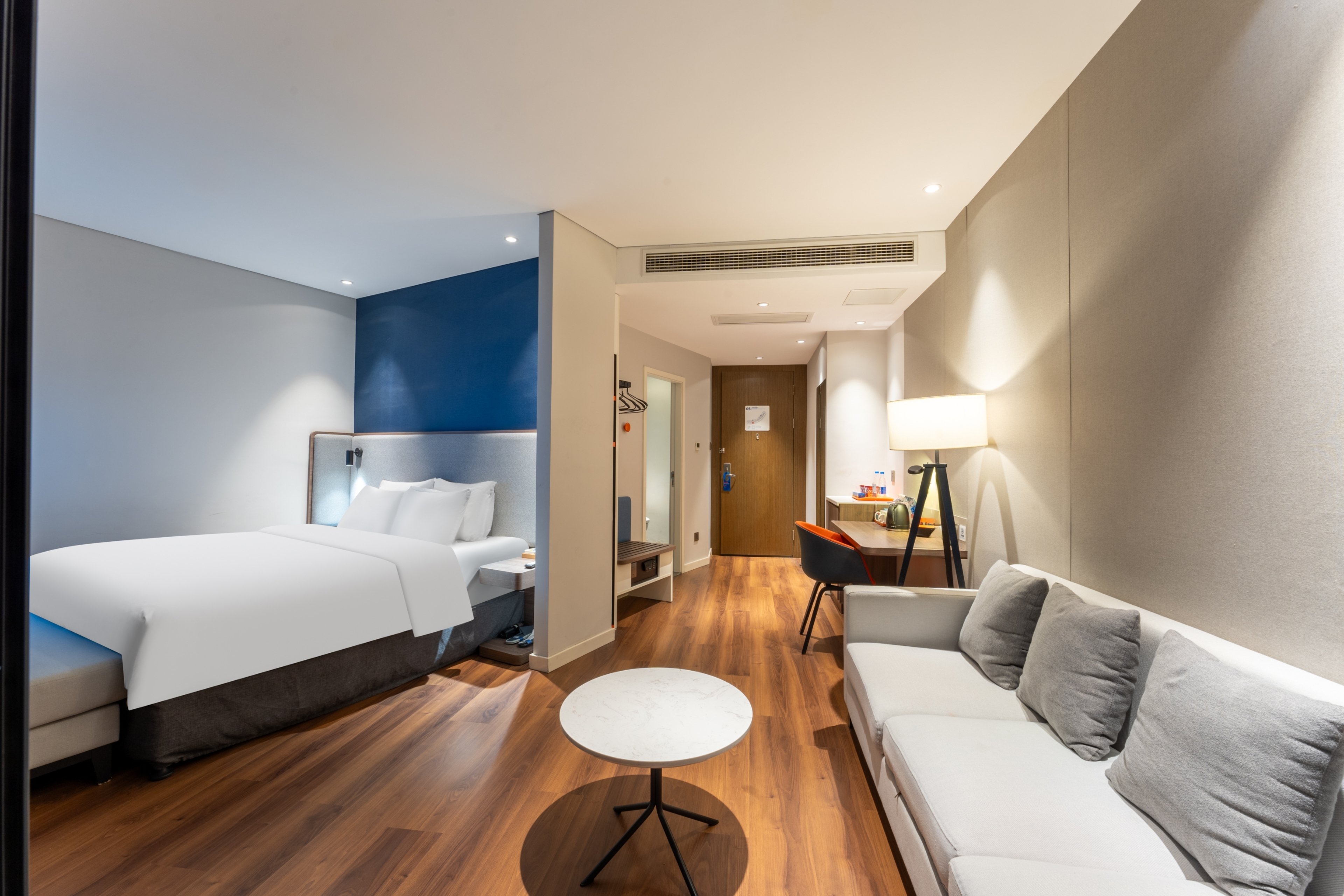 Holiday Inn Express Yichang Riverside 36/81