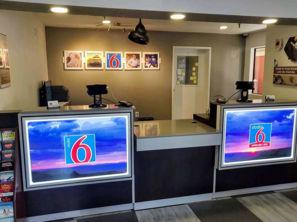 Motel6 Fresno, CA - Yosemite Hwy 7/38