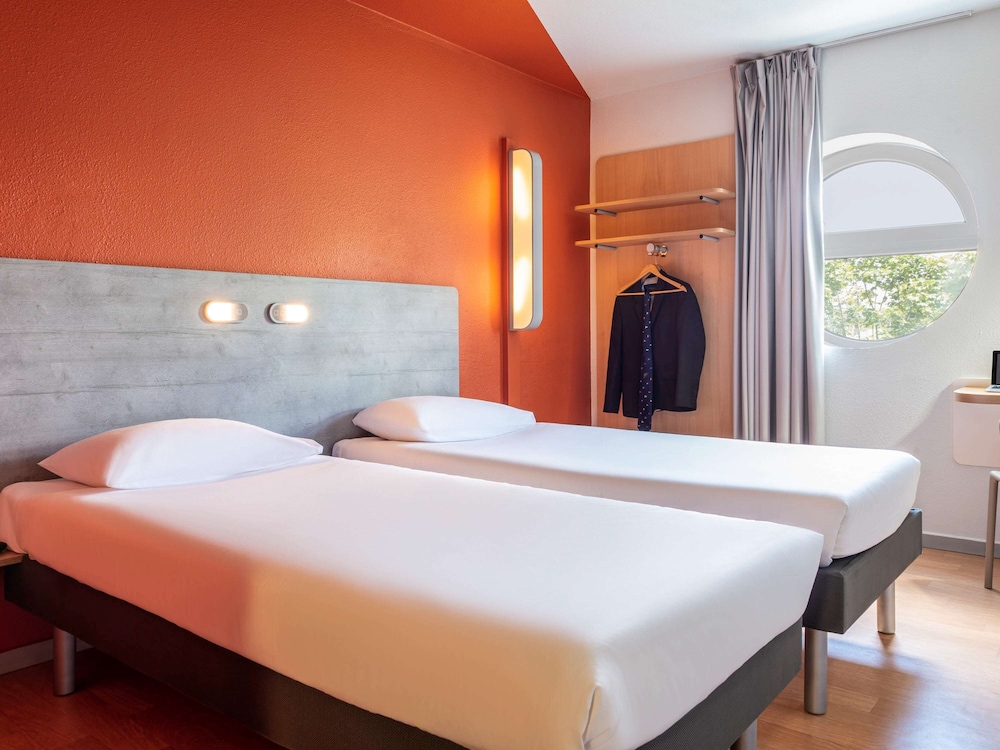 Ibis Budget Grigny Centre 18/40