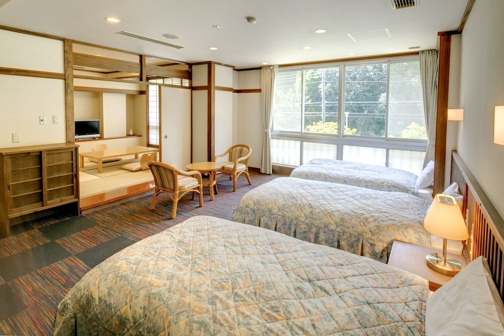 JAPANESE WESTERN, 4 FUTON BEDS