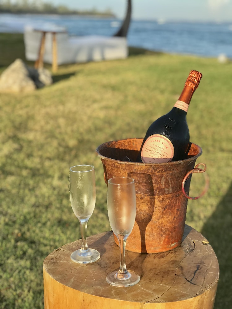 Villa Montana Beach Resort 34/75