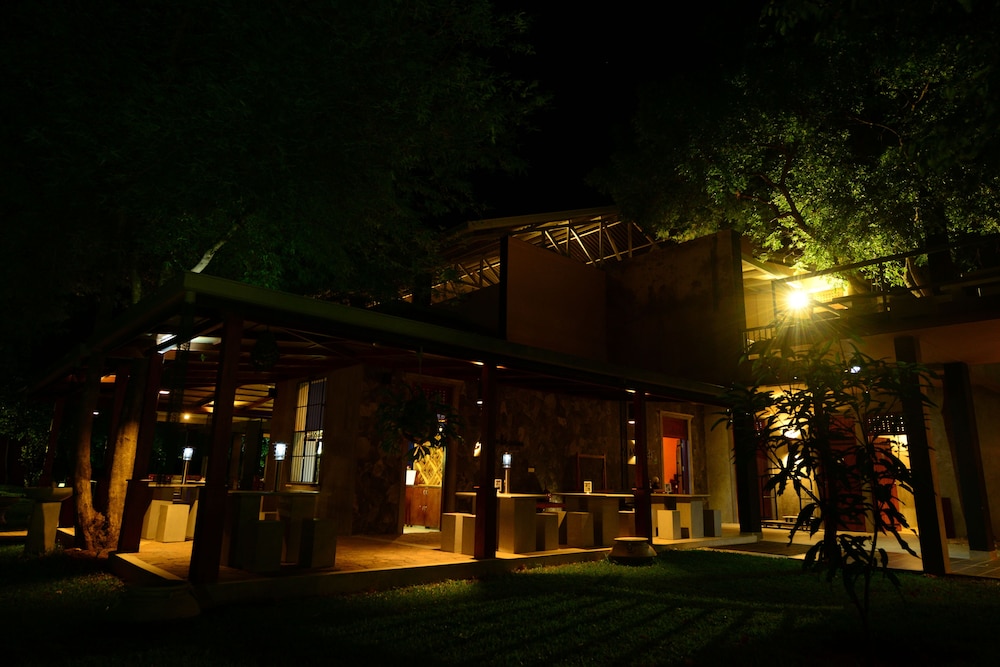 Nil Diya Mankada Safari Lodge 11/50