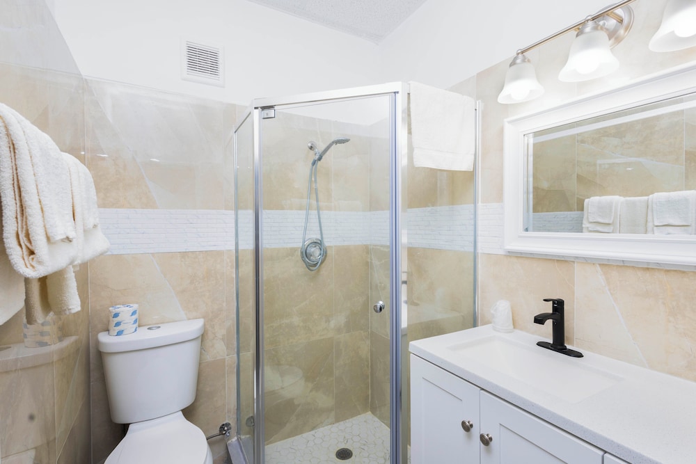 Warm Mineral Springs Motel 41/45