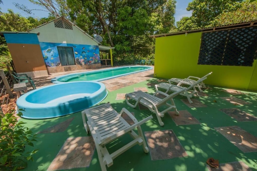 Cabinas El Icaco Tortuguero - Hostel 10/76
