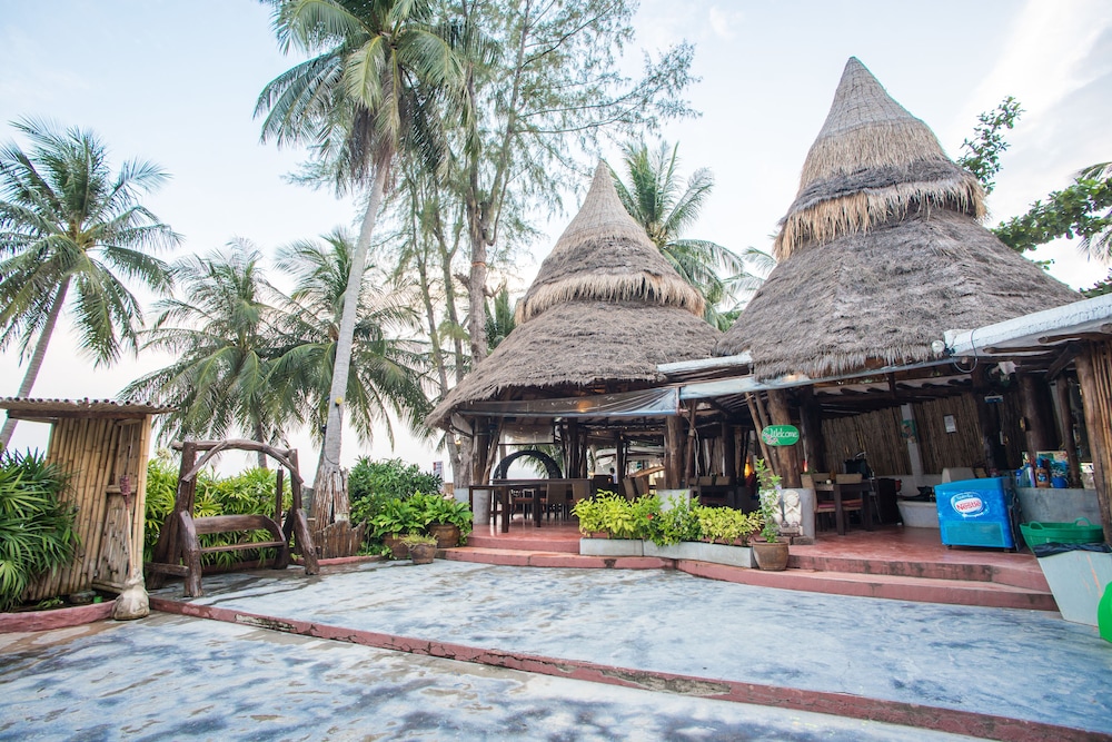 B52 BEACH RESORT 4/60