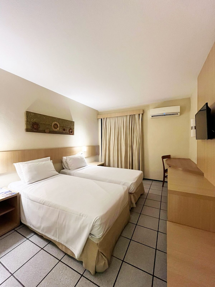STANDARD, TWIN BEDS, CITY VIEW