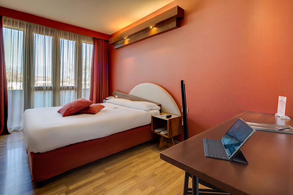La Villa, Sure Hotel Collection by Best Western 27/76