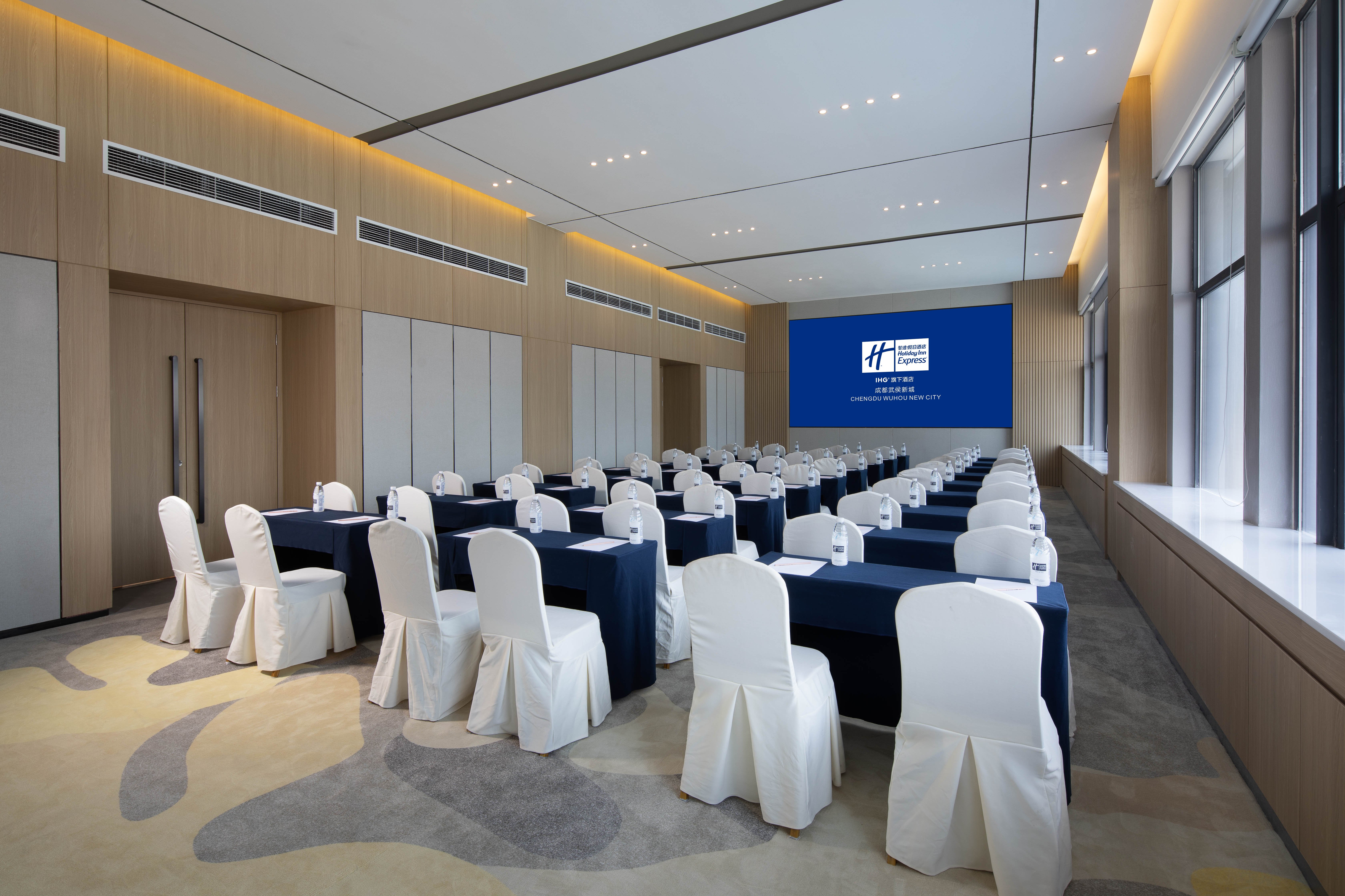 Holiday Inn Express Chengdu Wuhou New City 44/50