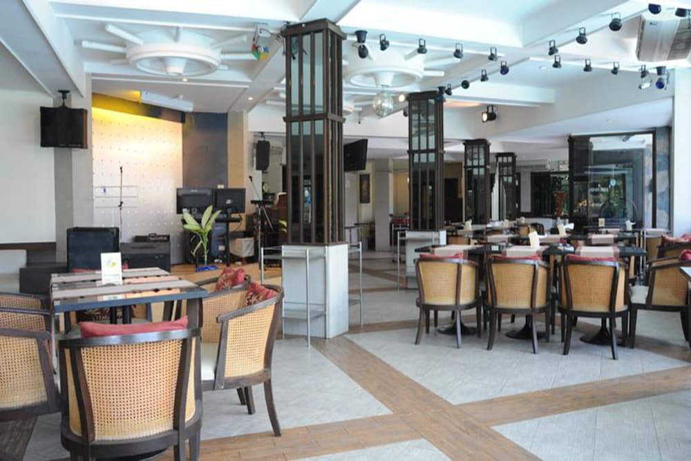 Bangsaen Villa Hotel 30/48