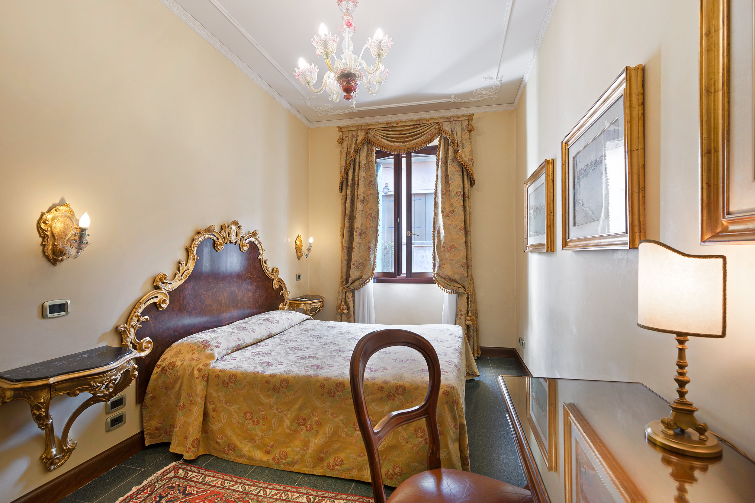 SUPERIOR, DOUBLE BED