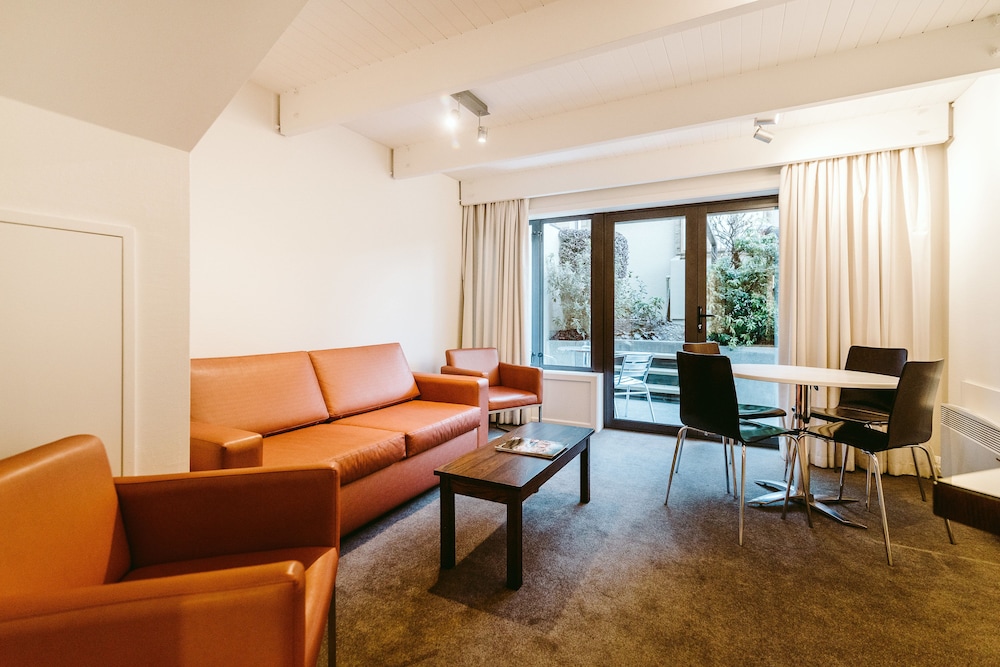 Garden Court Suites And Apartments 32/75