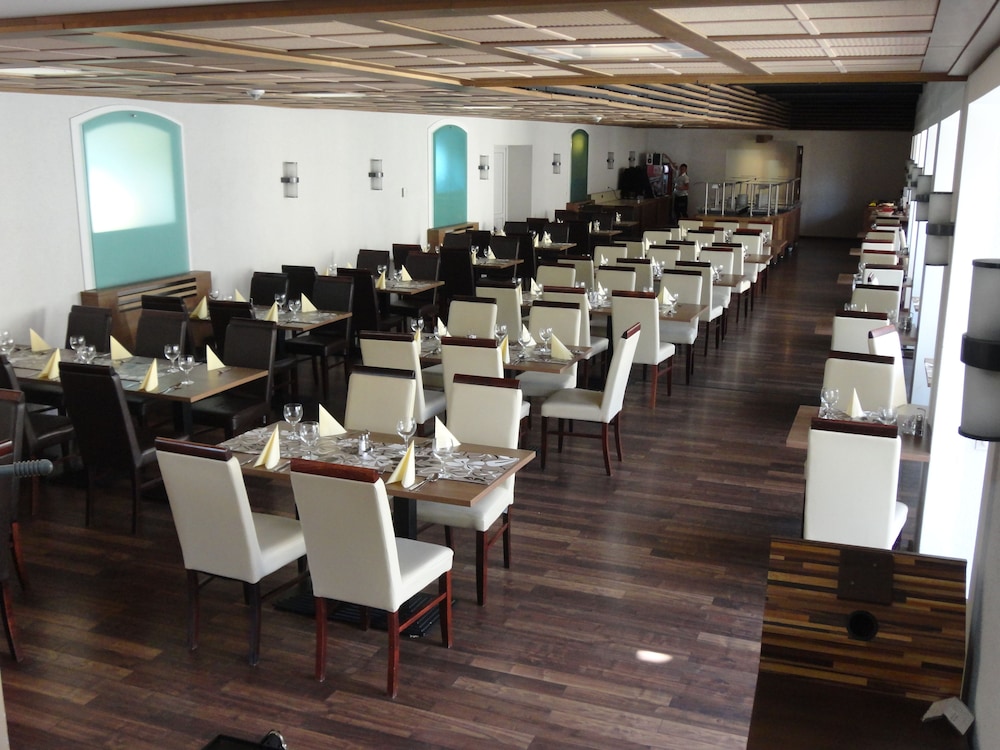 CE Plaza Hotel 27/33